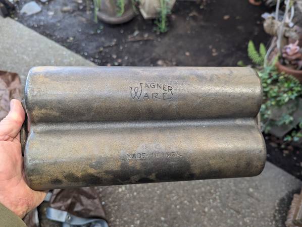 BREAD LOAF 2 CAST IRON WAGNER WARE ...RARE - $265 (sunnyvale)63437121881475121