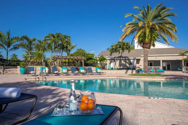 $1,950 / 2br - 2 dormitorios, agua incluida, disponible de inmediato, (West Palm Beach)64049280829698123