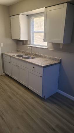 $900.00 / 2br - 800ft2 - 2 Bedroom 1 Bath Remodeled Apartment 736 Demaret63845292058499122