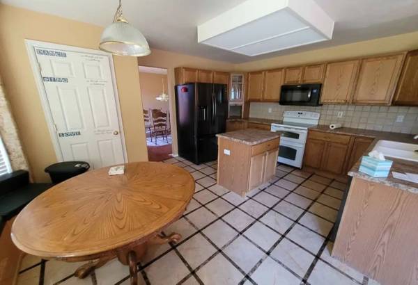 $1,600 / 3br - En alquiler "por propietario" disponible el 7 de septiembre... 3 habitaciones 2.5 baños garaje para 3 autos (Colorado Springs)63686745944321123