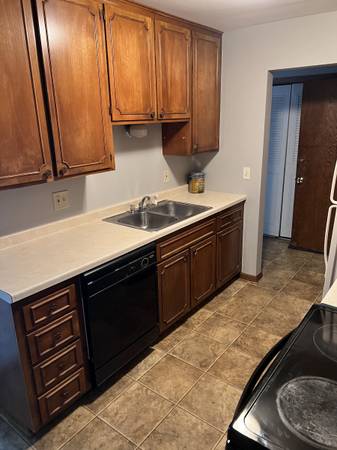 $1,285 / 1br - 800ft2 - Prime location 6304 York Ave S (Edina)63797856758401122