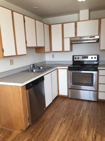 $2,400 / 2br - 800ft2 - Top Floor, View! Hardwood, Parking, Washer/Dryer! (Fremont)63688296092419123
