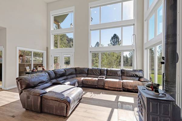 $999,995 / 2857ft2 - 🏡 Big Price Cut = Big Opportunity! (Lolo)63656993919619124