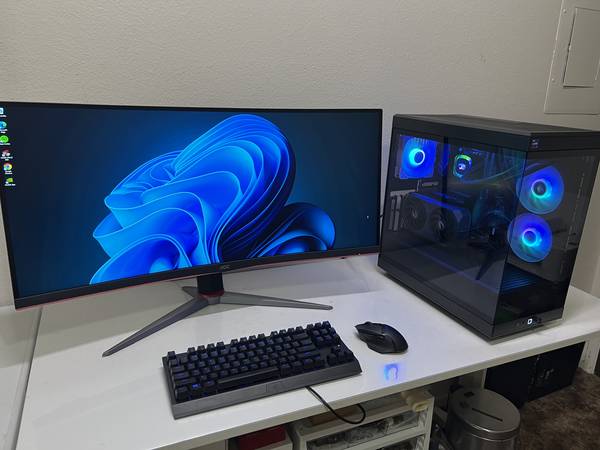 MSI Custom 13Gen i9,32GB RAM DDR5,RTX 5060ti 16GB, 1TB SSD,1.9TB SSD 1