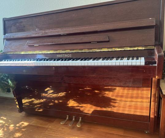 upright piano - make: HASTINGS 1