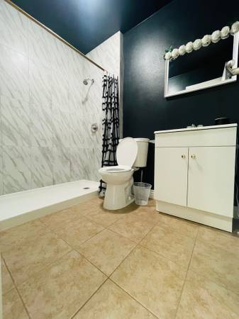$1,250 / 1br - Private Big Studio for Rent Available (Encanto, Skyline)63841339169155121