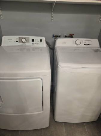 Bright and spacious 2 bedroom for Nov 1st 4