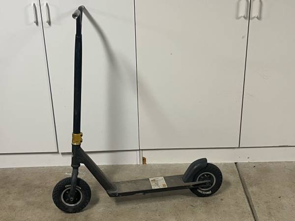 Off road scooter with pneumatic tires 1