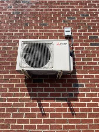 Mitsubishi Split-System Heat Pumps MUZ-HM12NAU1 1
