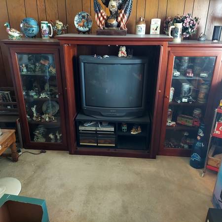 Thomasville wall unit 1