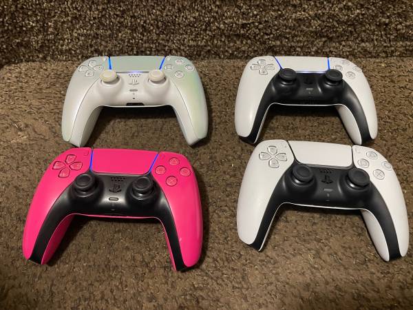 PS5  Controllers 1