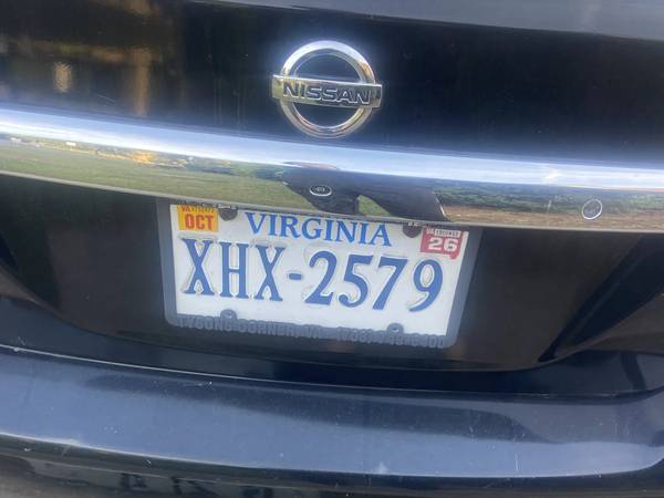 2010 Nissan Versa S – Dependable & Effic 1