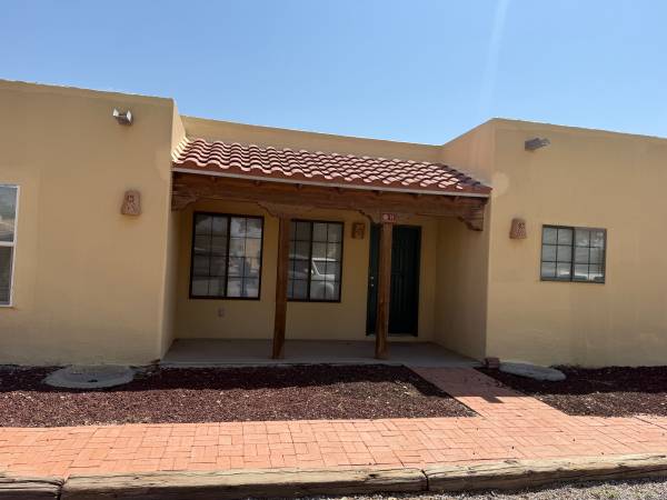 $950 / 2br - Quiet country apartment available63687913267075124