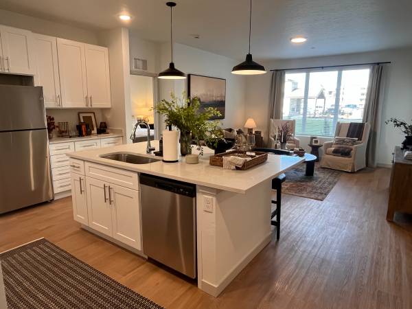 $1,766 / 2br - 965ft2 - We’ve found your next 2 bedroom apartment home, and it’s amazing!64003312156929120