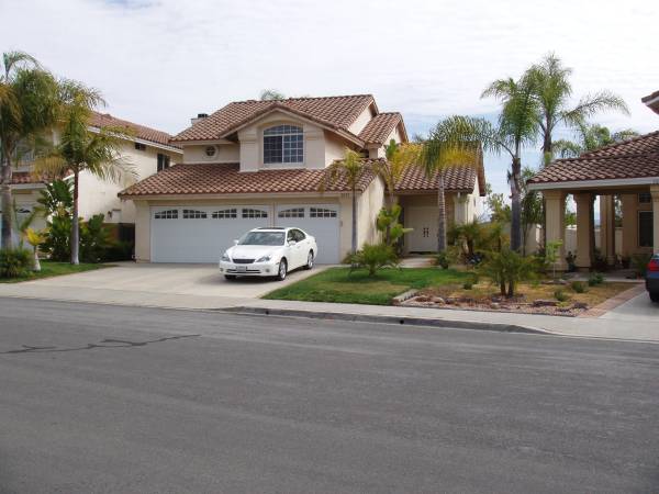 $1,100 / 4br - 130ft2 - Habitación en alquiler, grande con vista, aire acondicionado (Vista Shadowridge, Carlsbad, San Marcos)63847864519937120