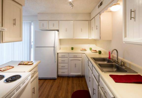 $840 / 1br - 750ft2 - Bay Windows, Extra Large Walk In Showers, Built-in Bookshelves63806193810177121