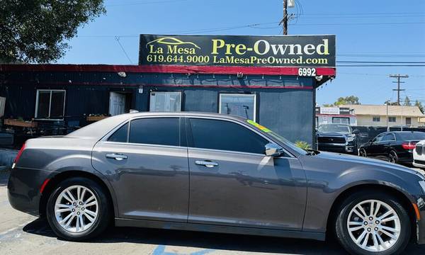 2017 Chrysler 300C - $10,99563624731724929124