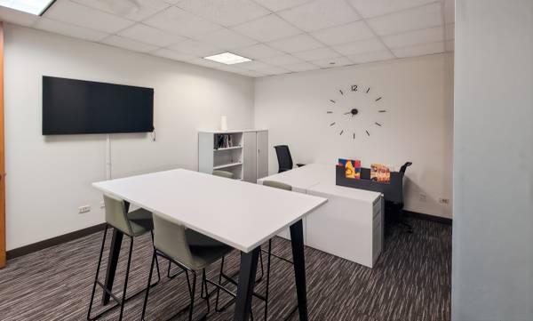 Touchdown → WORK → take-off | coworking desks 1