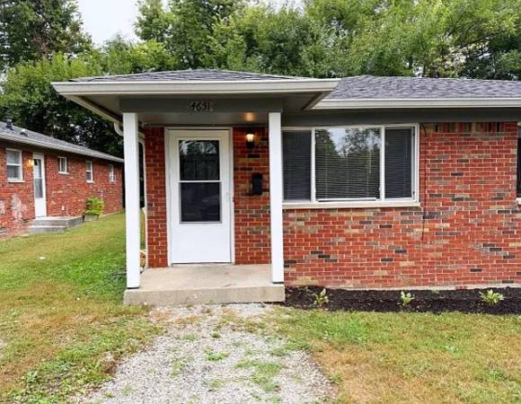 Large 2 bedroom 1 bath downtown house-plex. 1