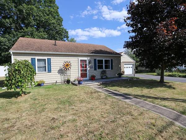 $950 / 4br - Beautifully remodeled 4-bedroom, 2-bathroom ranch-style home (Plattsburgh, NY)63659532895619122