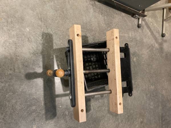 Large Rockler Quick Release End Vise 1