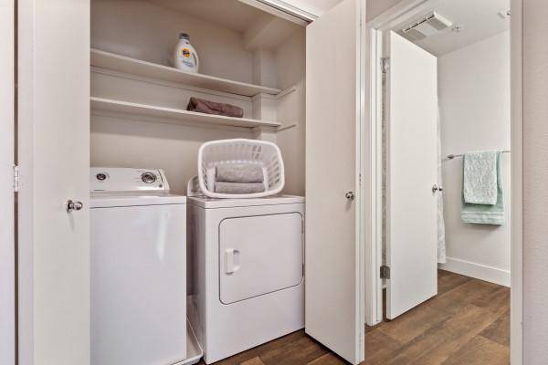 $2,840 / 2br - 887ft2 - Enjoy A Refreshing Swim, BBQ, Relax! (dublin / pleasanton / livermore)63657964396035121
