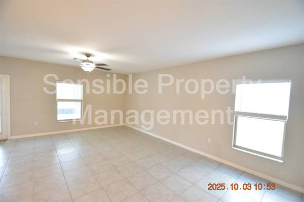 $2,795 / 5br - 2264ft2 - 9511 Channing Hill Dr, 2 care garage, fenced back yard, open floor pla (Sun City Center)63991084043139124