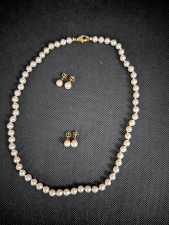 South Sea Pearl Necklace with earrings 1