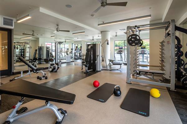 $2,695 / 1br - 646ft2 - Resort-inspired Pool, Walk-in Closets, In-unit Storage (3330 East Foothill Boulevard, Pasadena, CA)63857623392003123