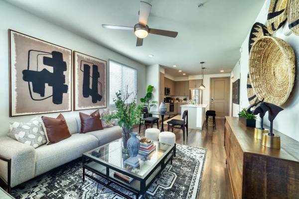 $1,565 / 638ft2 - Pet Spa, Washer/Dryer, Wi-Fi in all Common Areas (1935 S Santan Village Pkwy, Gilbert, AZ)64024991571842120