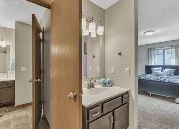 $950 / 1br - 800ft2 - Hop to It! Rarely Available 2-Bedroom Apartment Available Now! (Close to Hwy 23 and Hwy 15)63988653905027122
