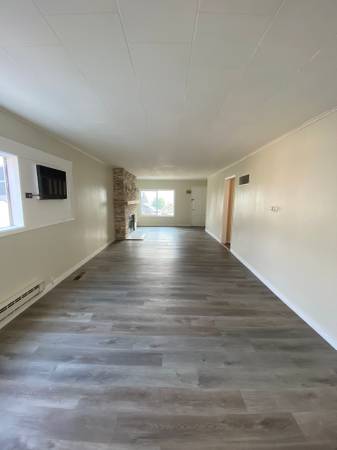 $1,950 / 3br - Three bedroom, 1.5 bath on Roosevelt! (Roo5) (Wenatchee)63808995185409124