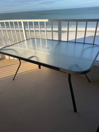 Free Patio table for 6  people 1