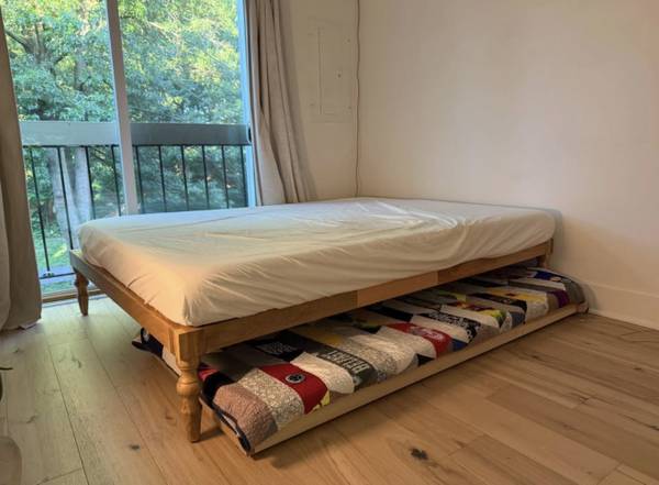 Beautiful Solid Mango Wood Queen Bedframe and solid wood twin trundle 1