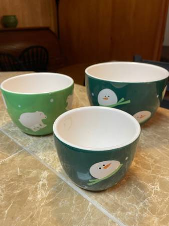 Christmas Themed Nesting Serving Bowl Set - Snowmen & Polar Bears! 1