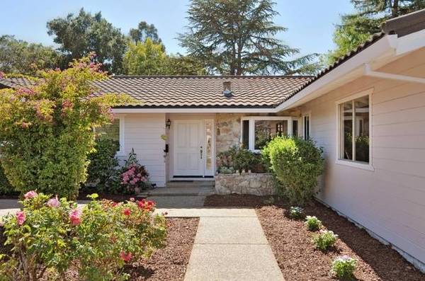 $1,200 / 4br - 120ft2 - A furnished private room in a large house for rent. (saratoga)63682870664705120