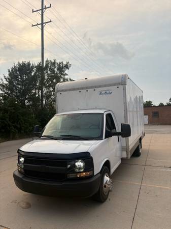 2017 chevy 3500 16foot box truck - $11,800 (Schiller Park)63616772717315124