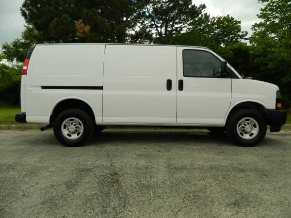 2022 Chevrolet Express 2500 Cargo - Photo 5
