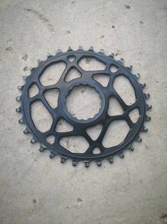 Wolf Tooth and AbsoluteBlack 34T Oval Chainrings for Raceface Cinch 1
