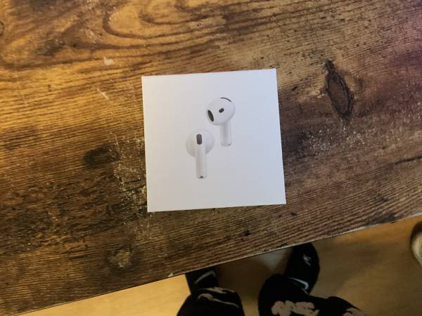 Airpods 4 active noise cancellation 1