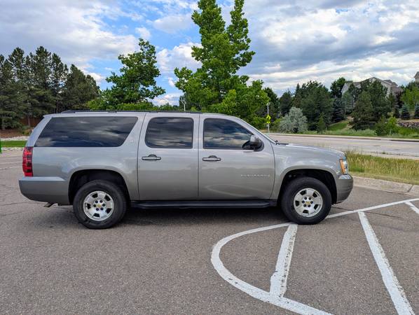 2008 Chevy Suburban LT 4WD – Bien Mantenida - $11,500 (Lone Tree)63619874482691121