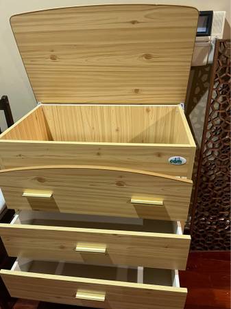 Perfect condition Italian CAM Mondo Del Bambino baby table dresser 1
