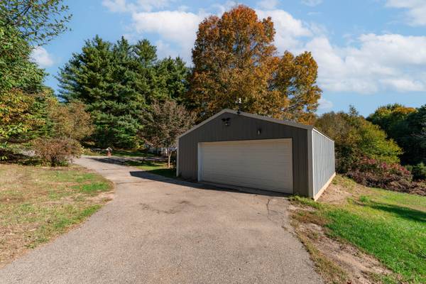 $124,900 2-bed home on 2 acres with LAND CONTRACT TERMS AVAILABLE! (Lawton, MI)64151607167874121