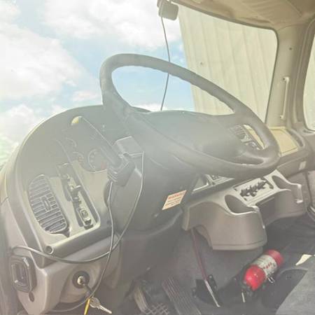 2015 Freightliner M2 106 Medium - Photo 6