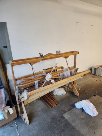 Loom, free to pick up 1