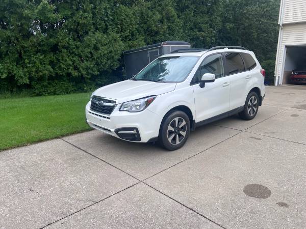 2017 Subaru Forester premium  82k 1
