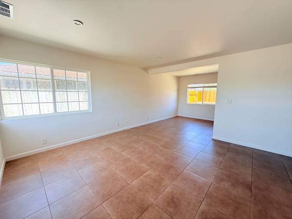 $2,500 / 3br - 1008ft2 - 210 North B (Lompoc)63663836634755122