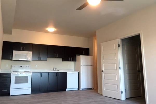 $1,725 / 1br - 553ft2 - Microondas, Persianas Personalizadas, 1/hab 1/ba63688407286273122