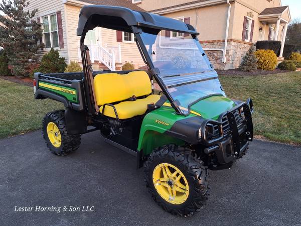 John Deere 825M Gator ,4x4, power steering & dump, utility vehicle 1
