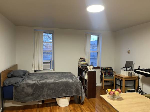 Subletting studio apartment in Coney Island 1